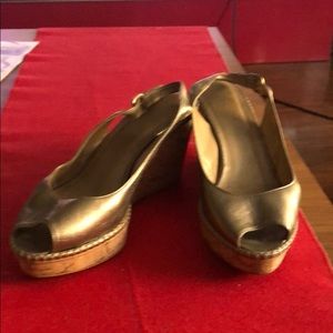 Stuart Weitzman 's super Comfortable wedges